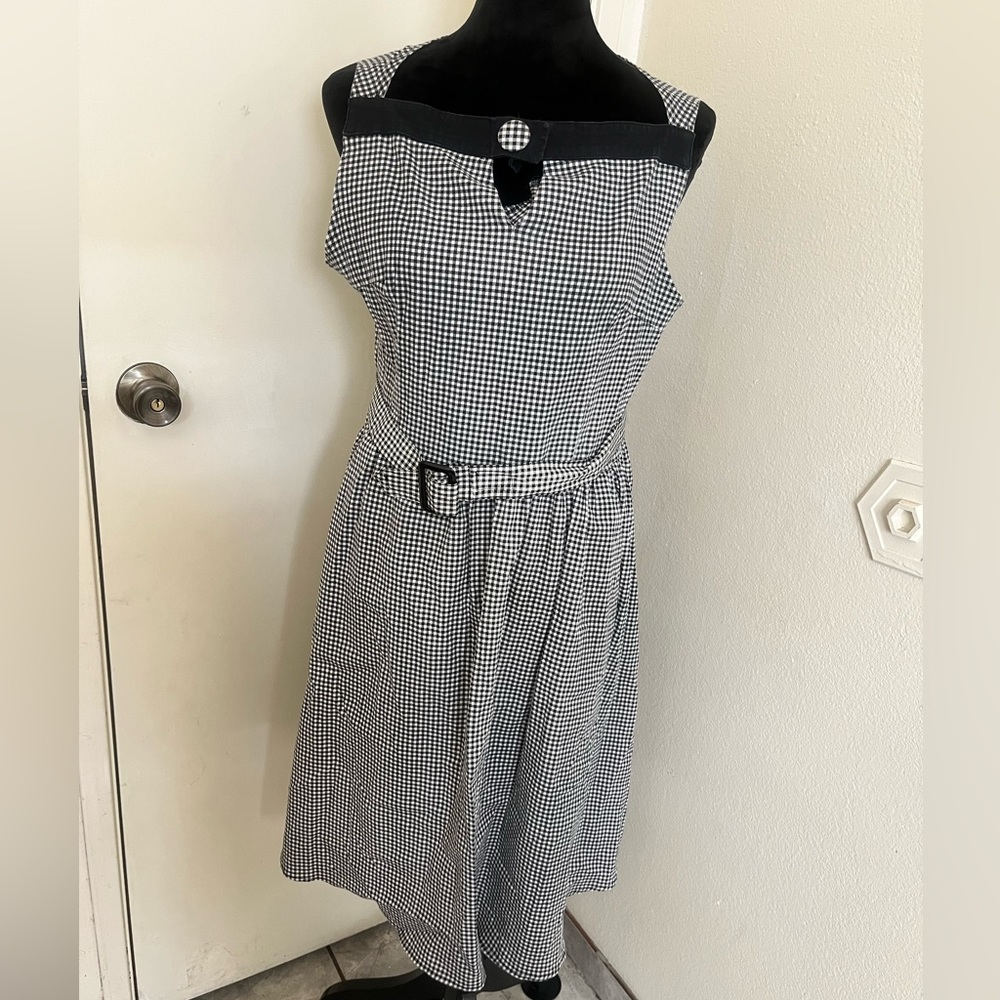 Beautiful and comfy dress.